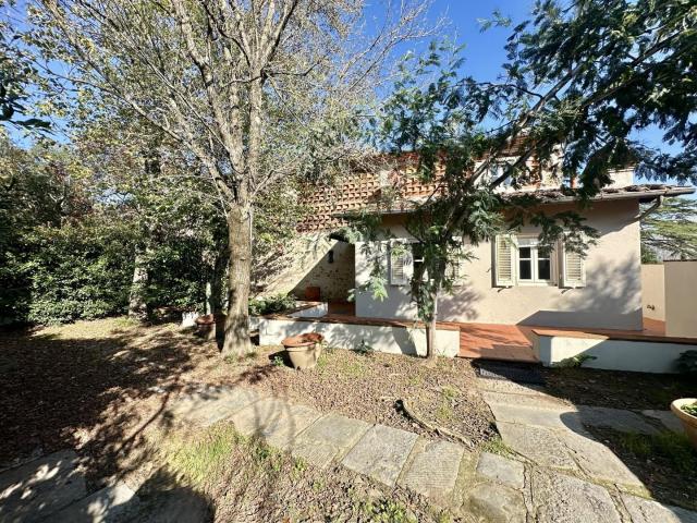 Villa Indipendente in affitto a Sant'Anna, Bagni Di Lucca Ponte