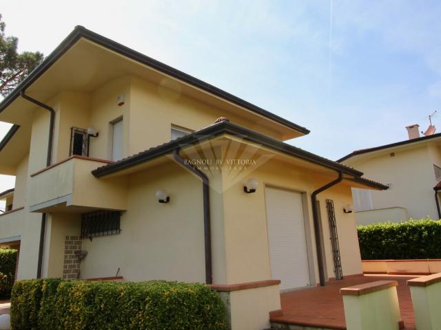 Villa Indipendente in affitto a Tonfano, Toscana