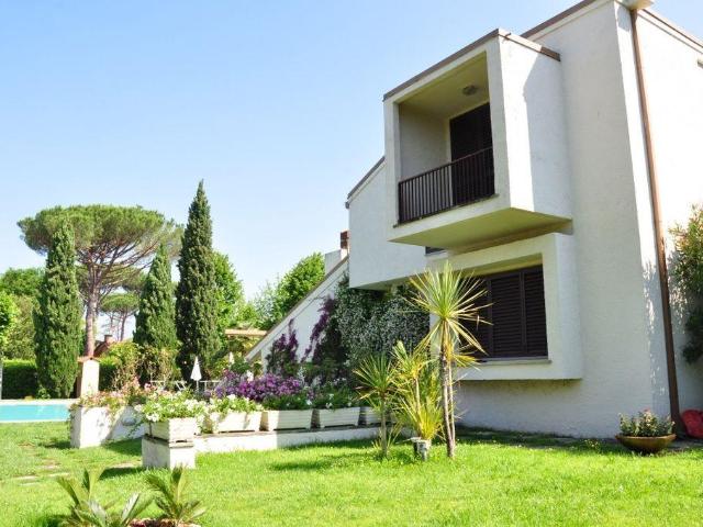 Villa Indipendente in affitto a Roma Imperiale, Forte Dei Marmi