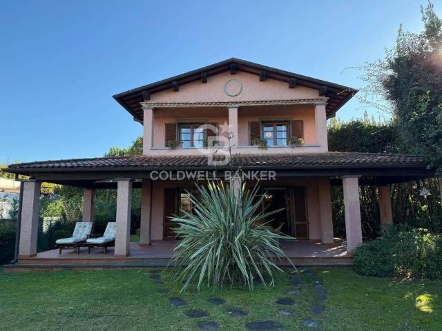Villa Indipendente in affitto a Roma Imperiale, Forte Dei Marmi