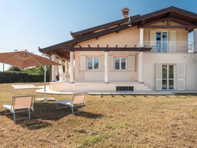 Villa Indipendente in affitto a Azzano, Seravezza