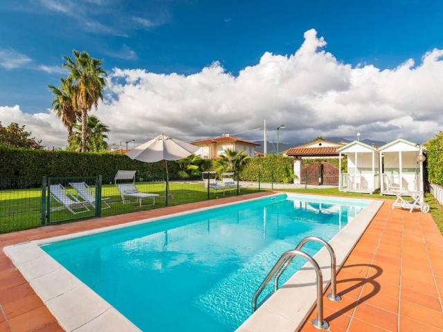 Villa Indipendente in affitto a Caranna, Forte Dei Marmi