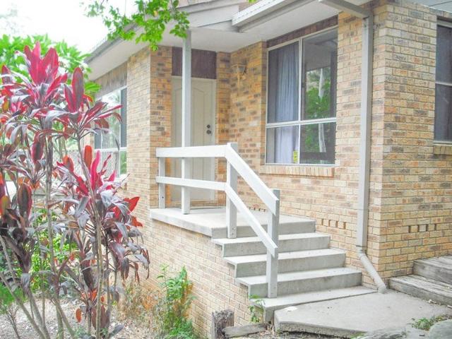 Villa for rent in Korora Basin, Korora