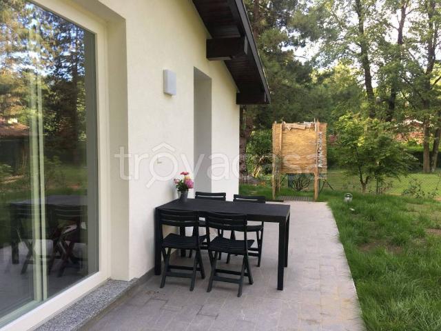 Villa Indipendente in affitto a Cantù, Lombardia