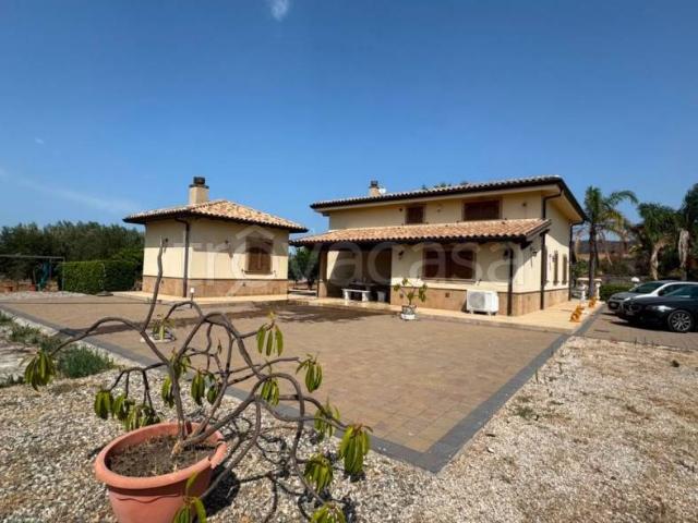 Villa Indipendente in affitto a Carlentini, Sicilia