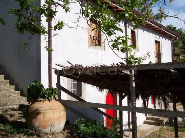 Villa Indipendente in affitto a Castell'umberto, Sicilia