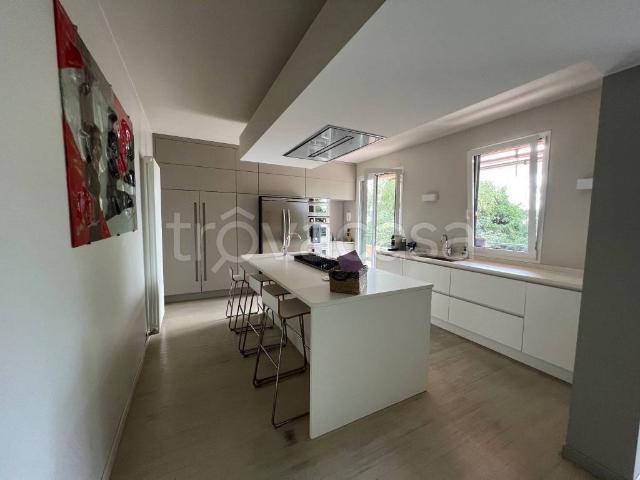 Villa Indipendente in affitto a Cardano, Como