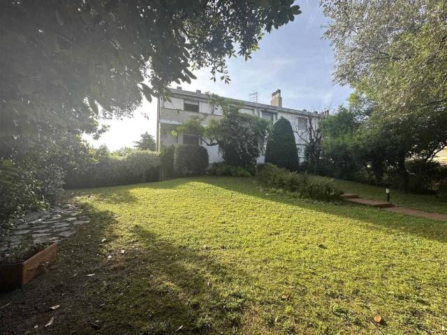 Villa Indipendente in vendita a Giarre, Abano Terme Bagni