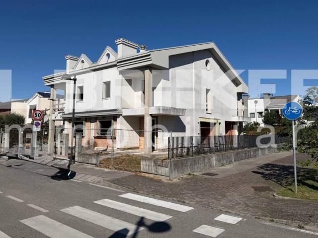Villa Indipendente in vendita a Abano Terme Bagni, Veneto