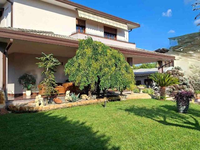 Villa Indipendente in vendita a Abano Terme, Padova