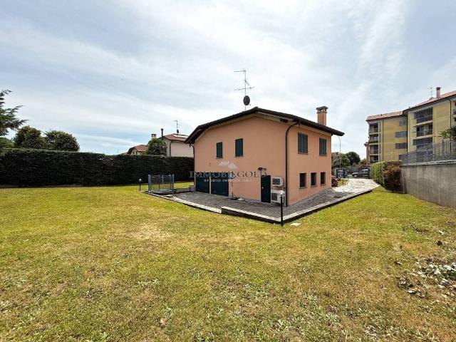 Villa Indipendente in vendita a Castelletto, Abbiategrasso