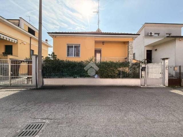 Villa Indipendente in vendita a Castelletto, Abbiategrasso