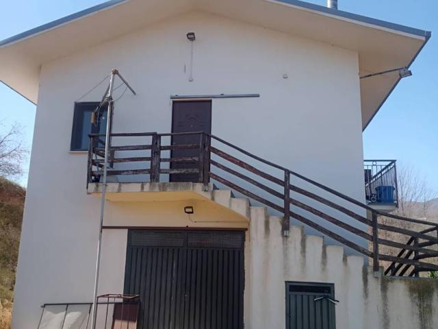 Villa Indipendente in vendita a Abriola, Basilicata