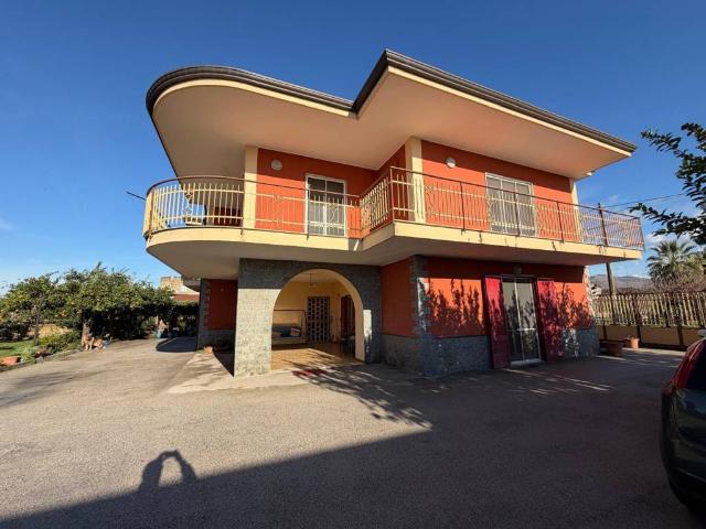 Villa Indipendente in vendita a Acerra, Campania