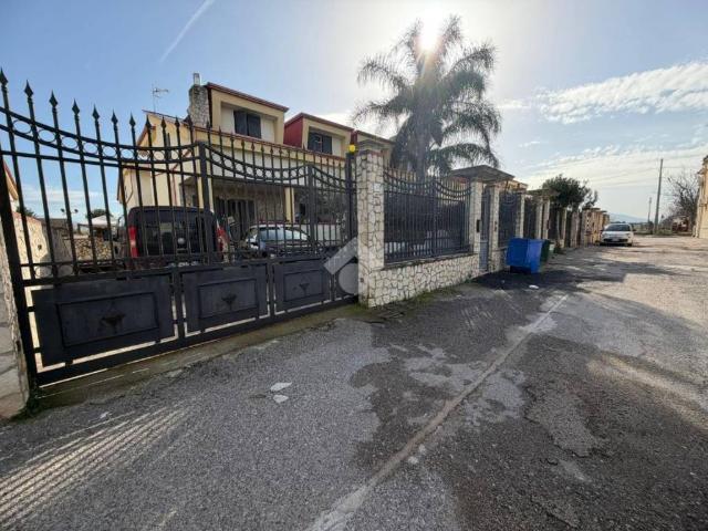 Villa Indipendente in vendita a Acerra, Campania