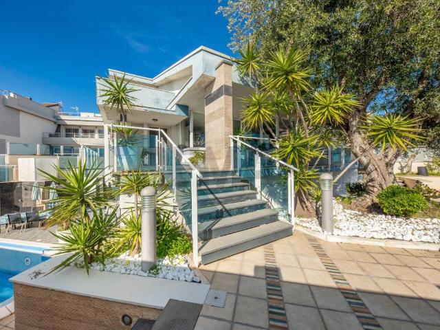 Villa Indipendente in vendita a Cannizzaro, Aci Castello