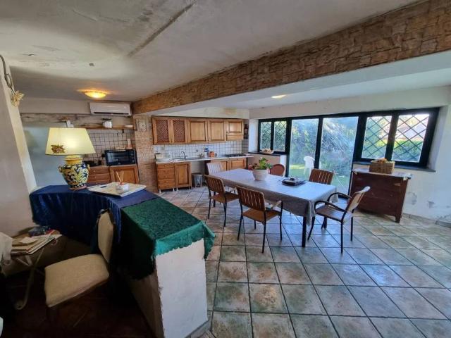 Villa Indipendente in vendita a Vampolieri, Aci Catena