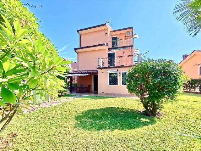 Villa Indipendente in vendita a Aci Castello, Sicilia