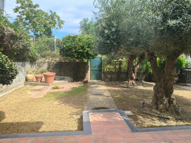 Villa Indipendente in vendita a Nizzeti, Aci Catena