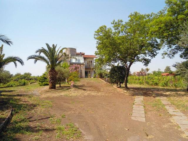 Villa Indipendente in vendita a Pisano, Zafferana Etnea