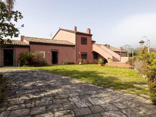Villa Indipendente in vendita a Aci Sant'antonio, Sicilia