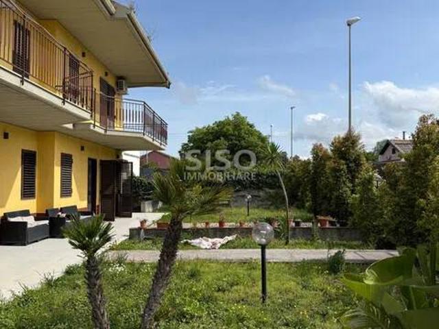Villa Indipendente in vendita a Aci Sant'antonio, Sicilia