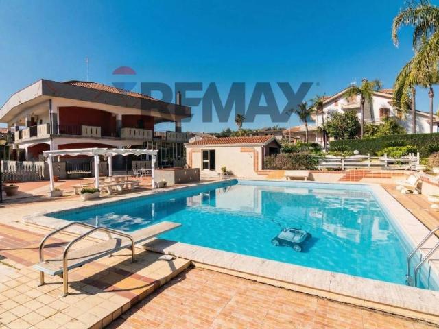 Villa Indipendente in vendita a Aci Sant'antonio, Sicilia