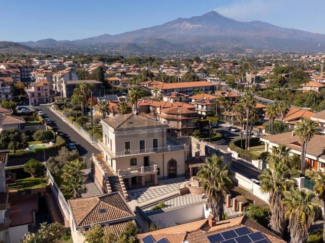 Villa Indipendente in vendita a Aci Sant'antonio, Sicilia
