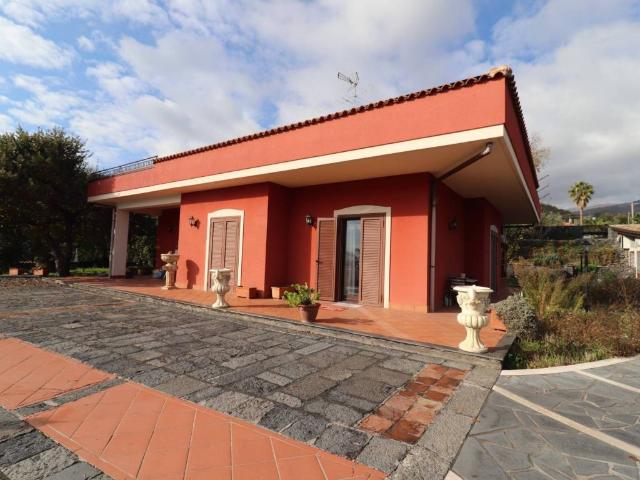 Villa Indipendente in vendita a Aci Sant'antonio, Sicilia