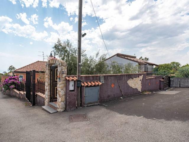 Villa Indipendente in vendita a Aci Sant'antonio, Sicilia