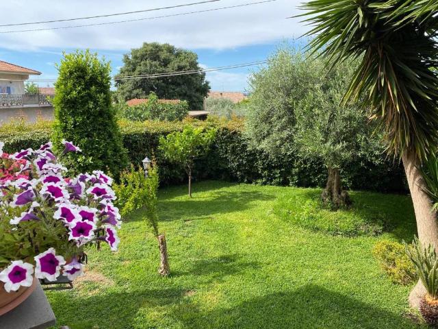 Villa Indipendente in vendita a Aci Sant'antonio, Sicilia