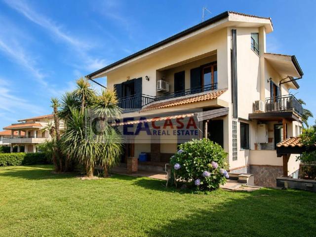 Villa Indipendente in vendita a Aci Sant'antonio, Sicilia