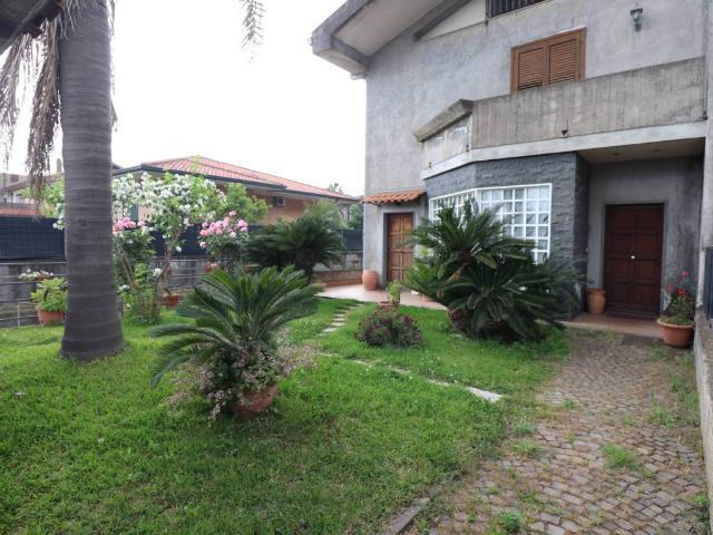 Villa Indipendente in vendita a Aci Sant'antonio, Sicilia