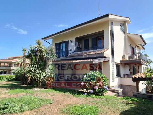 Villa Indipendente in vendita a Aci Sant'antonio, Sicilia