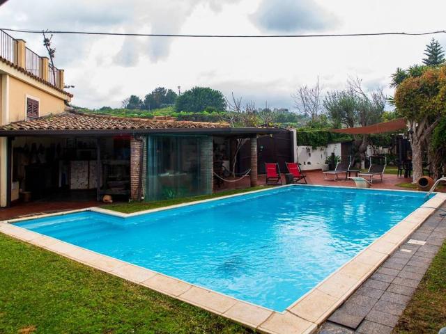 Villa Indipendente in vendita a Acireale, Sicilia