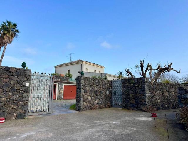 Villa Indipendente in vendita a Loreto, Acireale