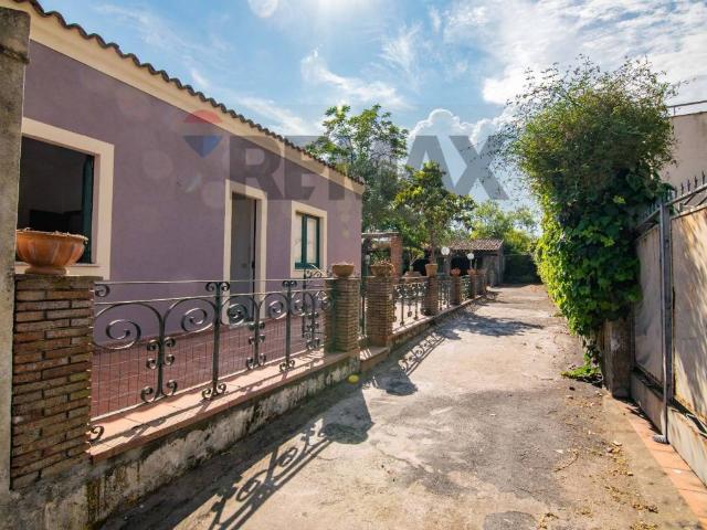 Villa Indipendente in vendita a Acireale, Sicilia
