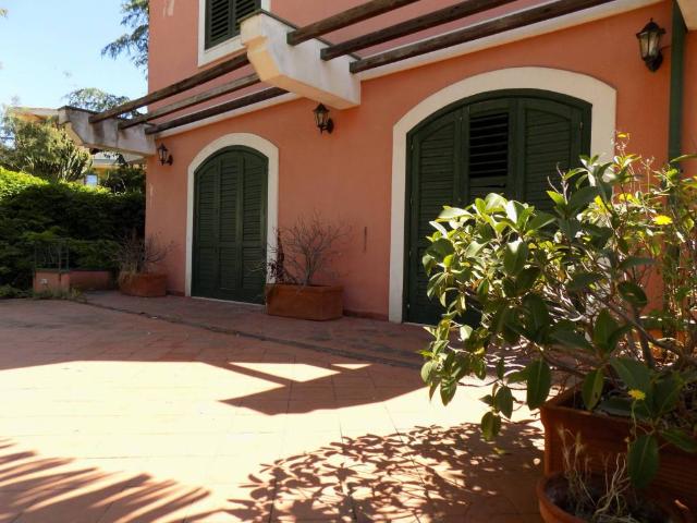 Villa Indipendente in vendita a Acireale, Sicilia