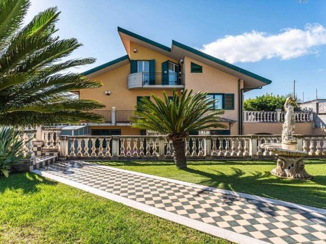 Villa Indipendente in vendita a Acireale, Sicilia