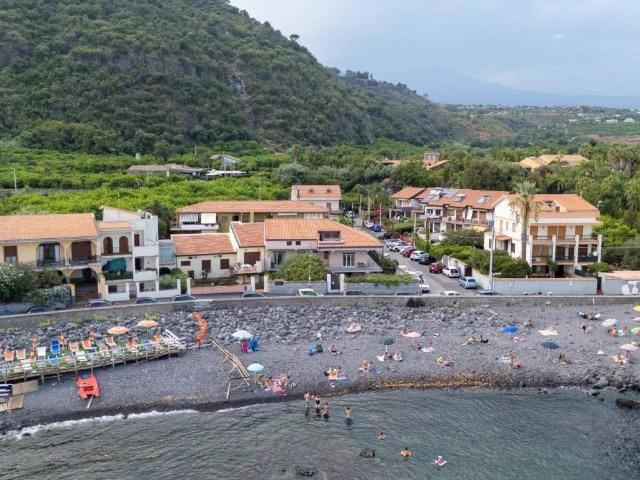 Villa Indipendente in vendita a Acireale, Sicilia