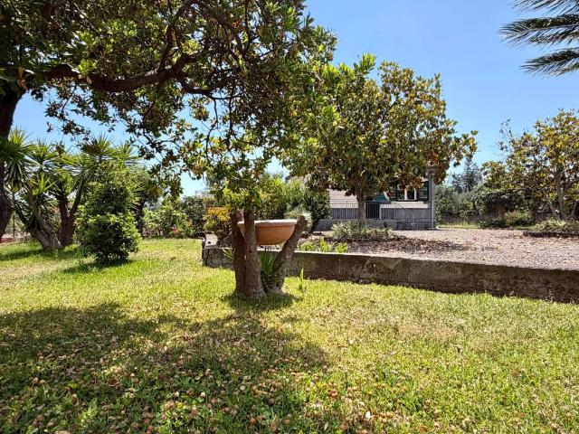 Villa Indipendente in vendita a Acireale, Sicilia