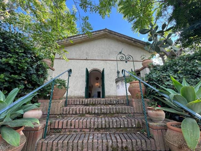 Villa Indipendente in vendita a Acireale, Sicilia