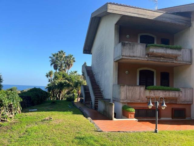 Villa Indipendente in vendita a Capomulini, Acireale