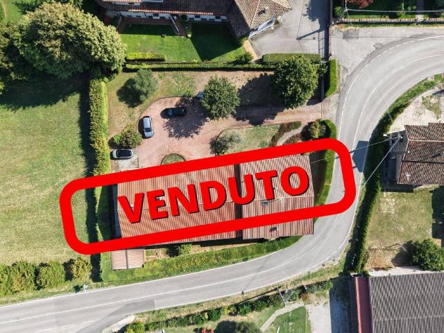 Villa Indipendente in vendita a Acquafredda, Lombardia