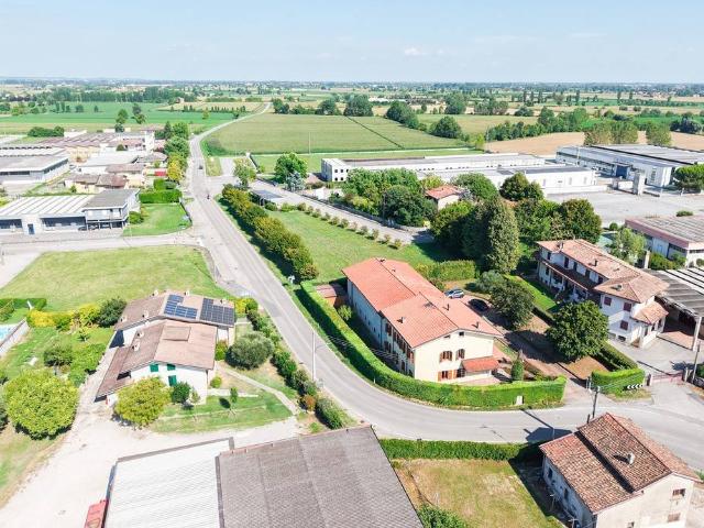Villa Indipendente in vendita a Acquafredda, Lombardia