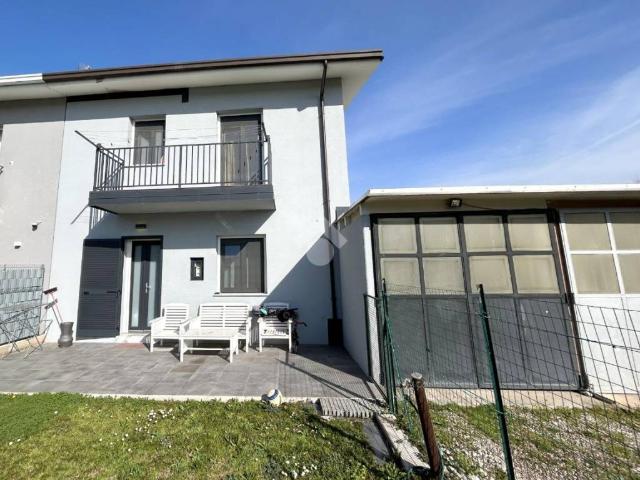 Villa Indipendente in vendita a Acquafredda, Lombardia