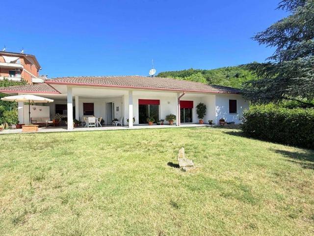 Villa Indipendente in vendita a Marche, Pesaro E Urbino