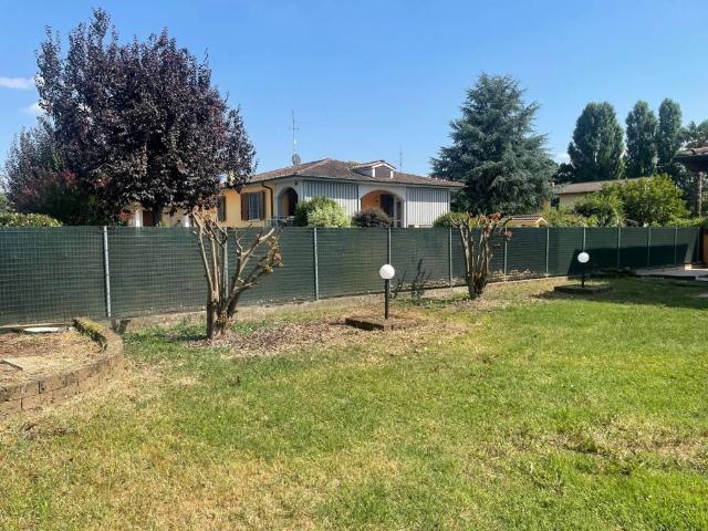 Villa Indipendente in vendita a Acquanegra Cremonese, Lombardia