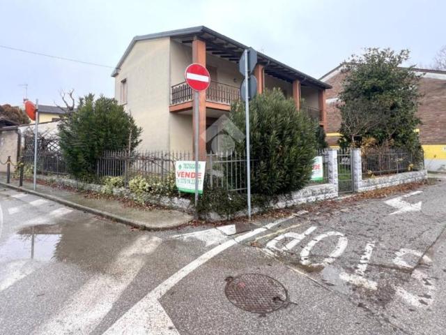Villa Indipendente in vendita a Acquanegra Sul Chiese, Lombardia