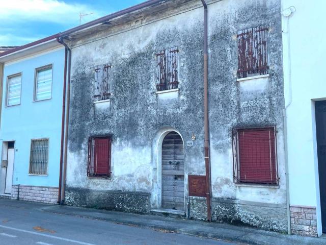Villa Indipendente in vendita a Acquanegra Sul Chiese, Lombardia